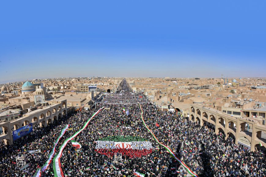 Были историческими массовые шествия по случаю годовщины Исламской революции