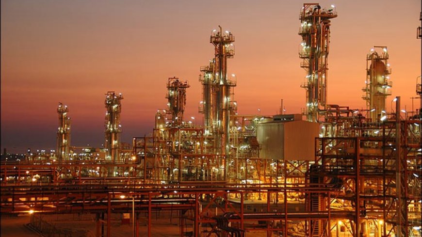 Открытие новой фазы нефтеперерабатывающего завода в Иране