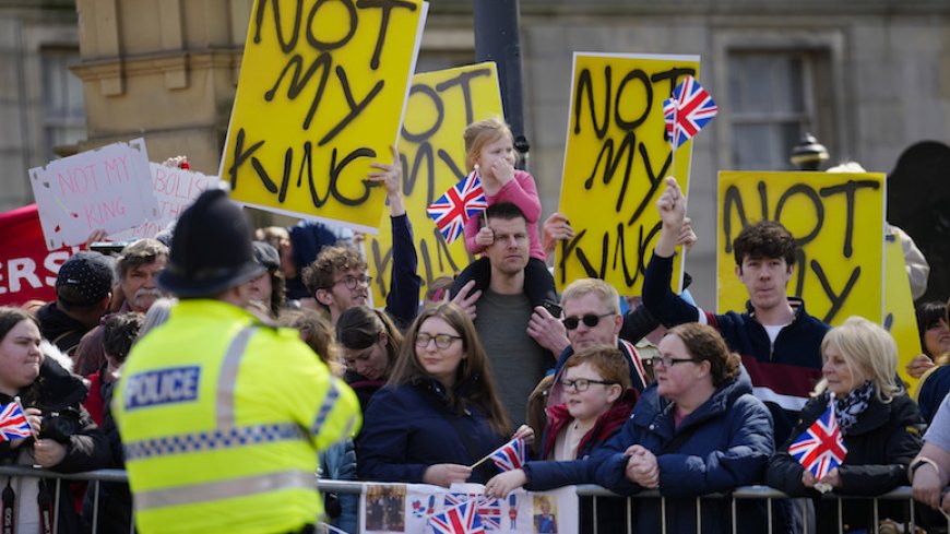 Массовые демонстрации англичан в день коронации Карла III