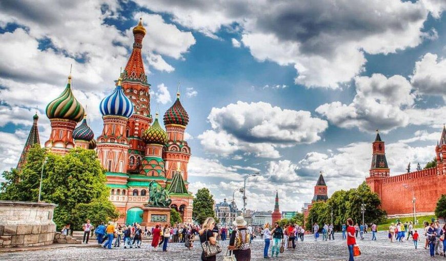 Визит первых безвизовых туристов в Россию 20 сентября