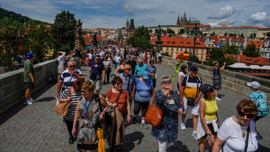 Более половины украинских беженцев в Чехии сталкивались с агрессией