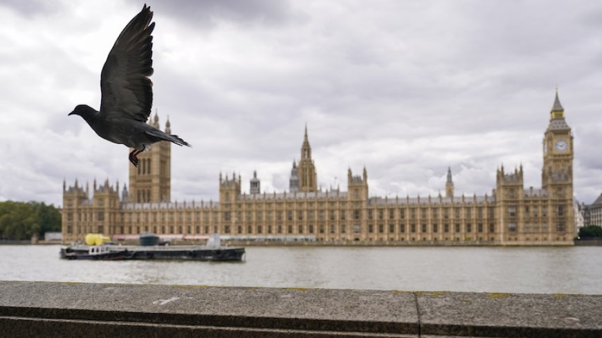 Никто не хочет работать в холодном, разваливающемся здании британского парламента