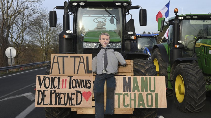 Фермеры протестуют, а президент пирует — французских политиков возмутили кадры роскошного приёма Макрона в Швеции