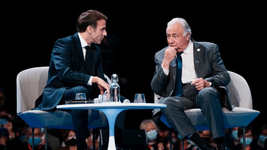 Глава сената Франции обвинил Макрона в отрицании реальности