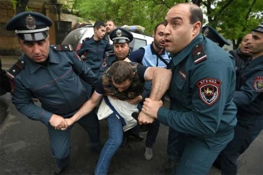 Арест протестующих в Армении
