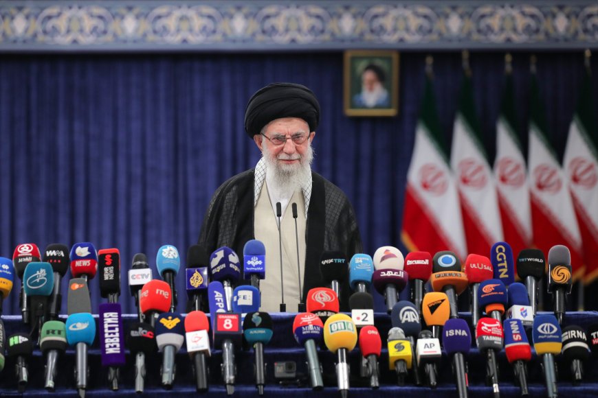 Аятолла Хаменеи: величие и честь Исламской Республики в мире основаны на участии народа.